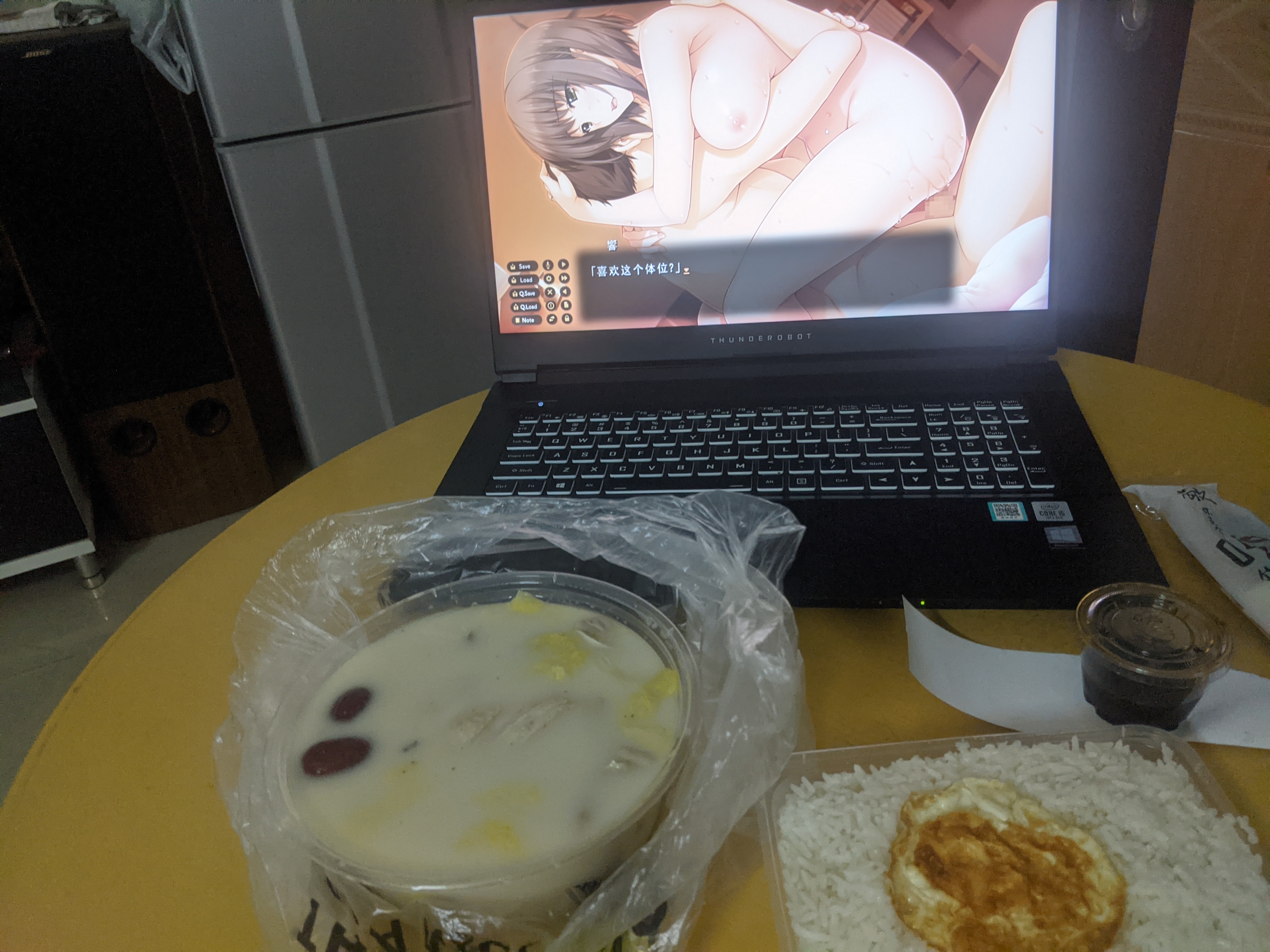 hxdm会在吃饭时玩galgame吗？