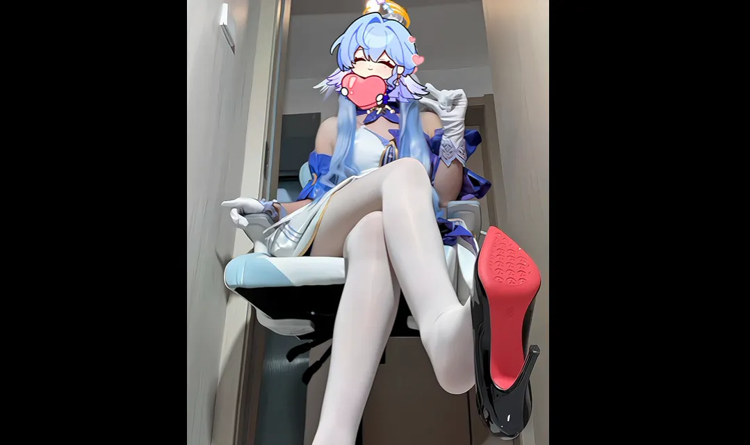 抖音小小苏（小七） - 崩铁知更鸟 白丝玉足cosplay 原档